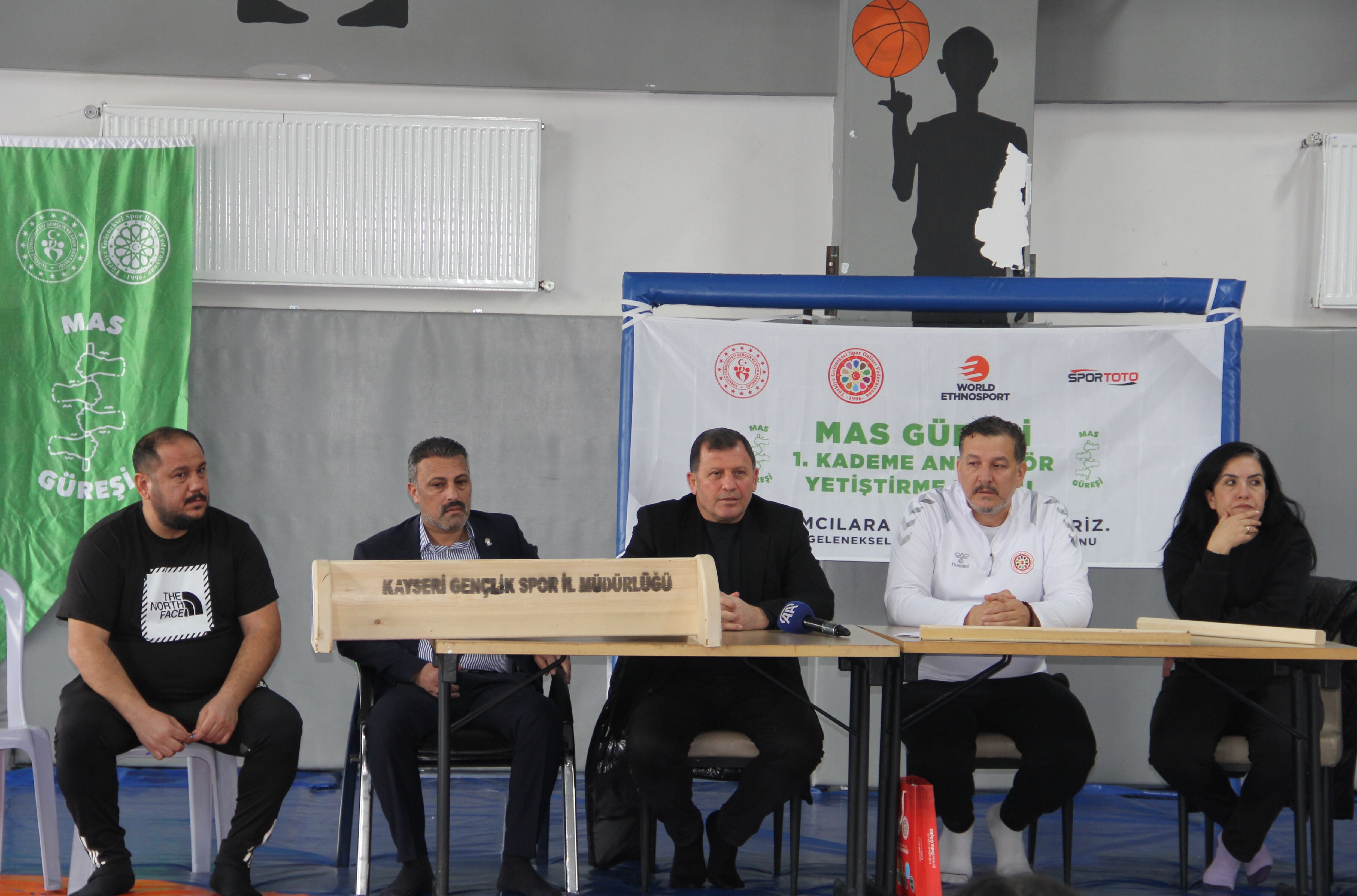 Kayseri'de düzenlenen Mas Güreşi 1. Kademe Yardımcı Antrenör Yetiştirme Kursu tamamlandı
