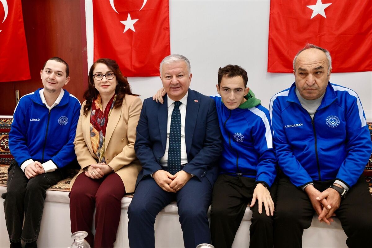 Aksaray Valisi Duru, Aksaray Bakım, Rehabilitasyon ve Aile Danışma Merkezini ziyaret etti