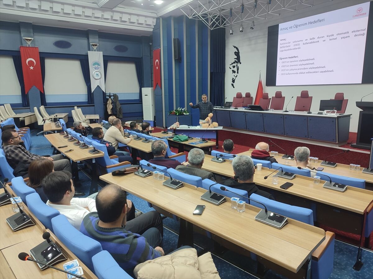 Kayseri Büyükşehir Belediyesi personeline ilk yardım eğitimi verildi