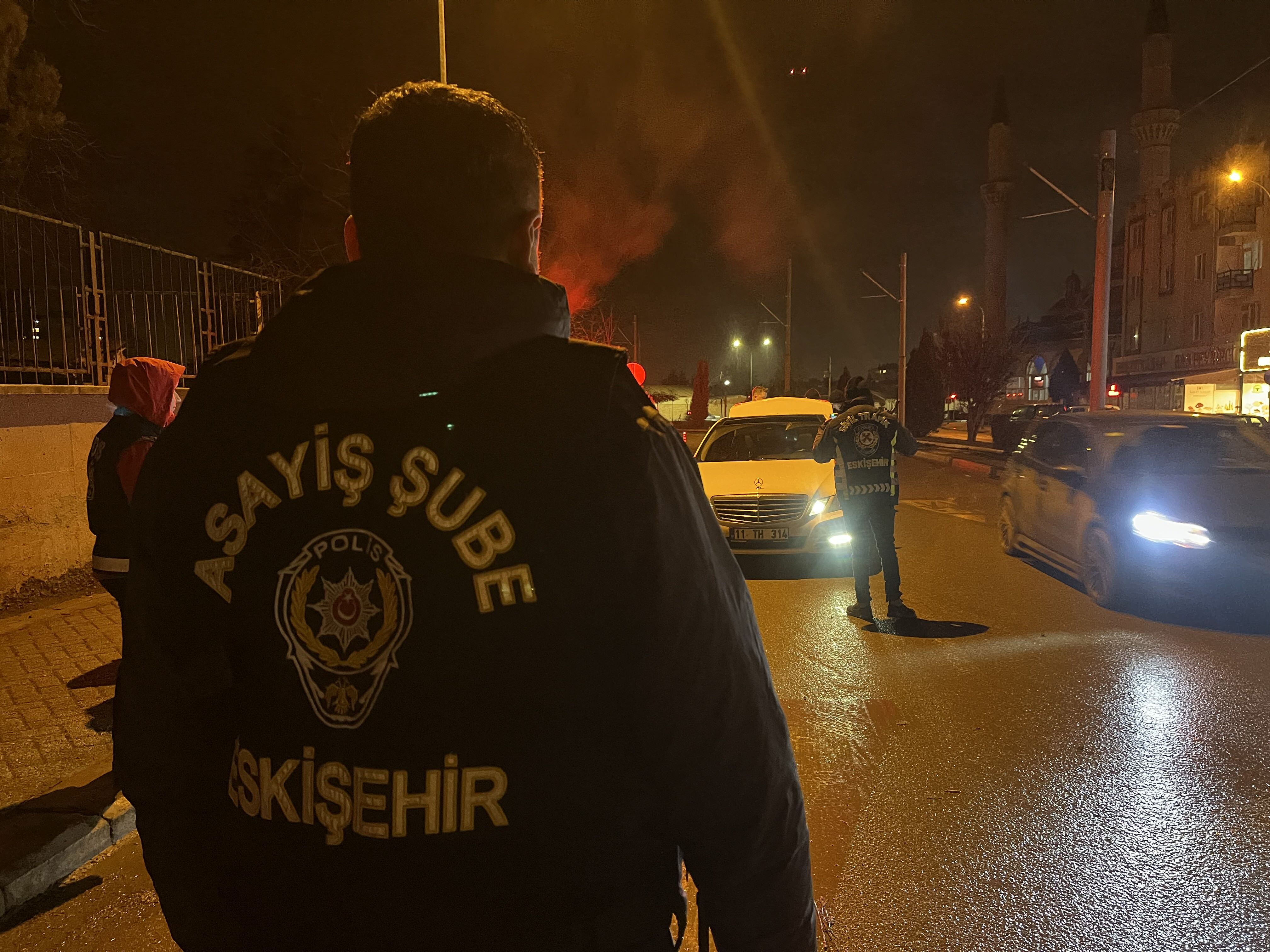 Eskişehir'de asayiş ve trafik denetiminde 450 kişi ile 215 araç sorgulandı