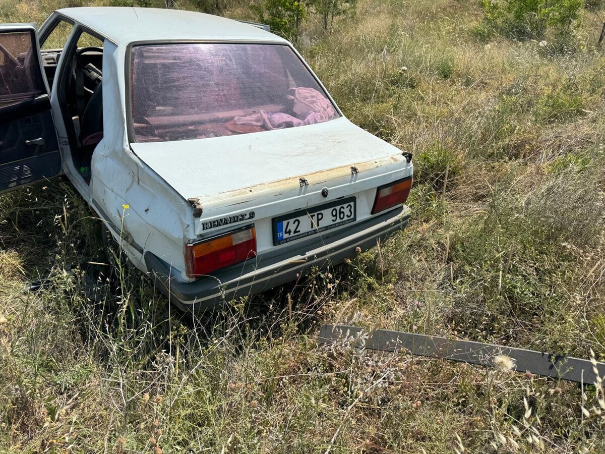 Konya'da devrilen otomobildeki 4 kişi yaralandı