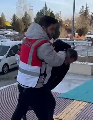 Konya'da akaryakıt istasyonunu silahla soyan zanlılardan 2'si tutuklandı