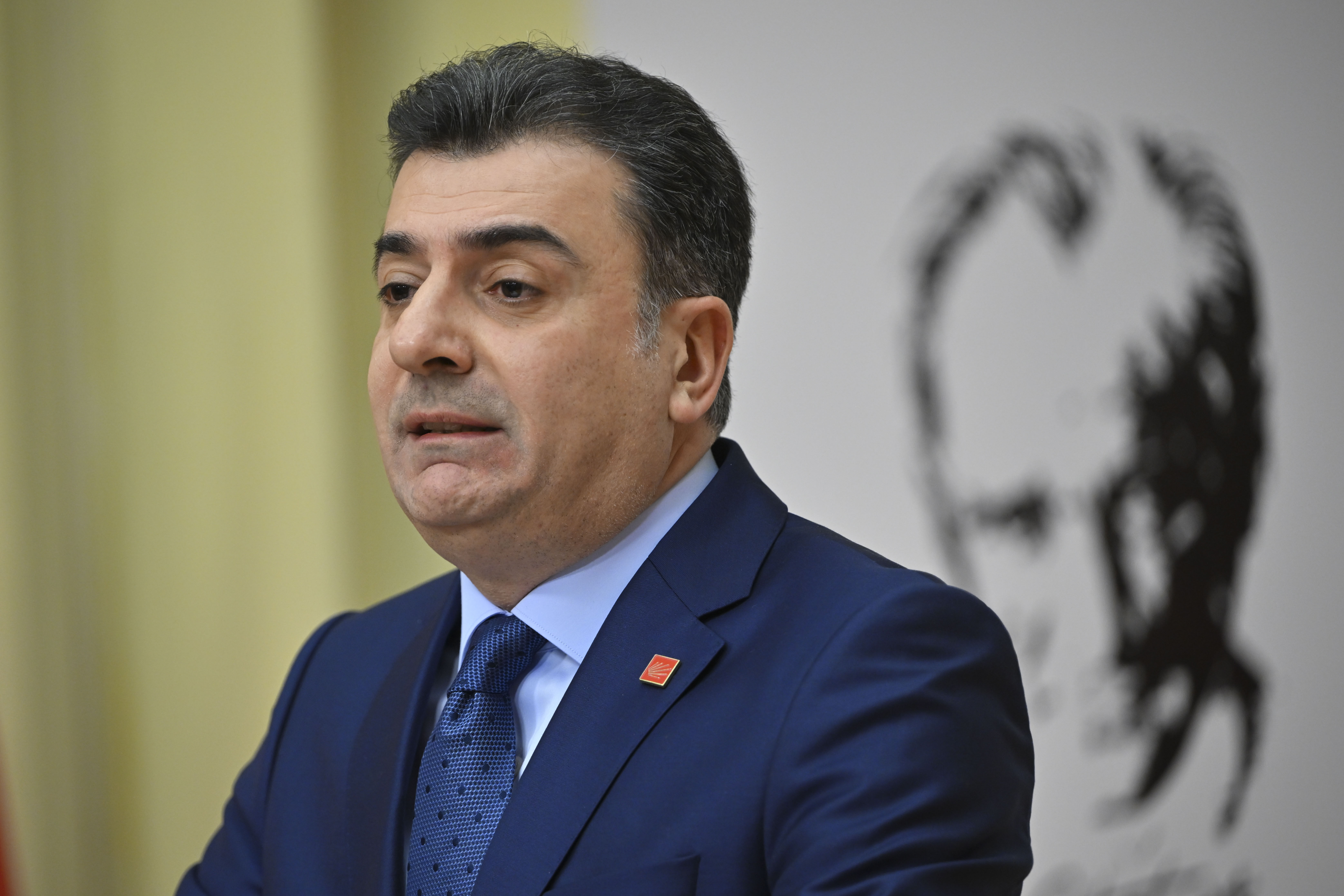 CHP Sözcüsü Emre, basın toplantısı düzenledi: