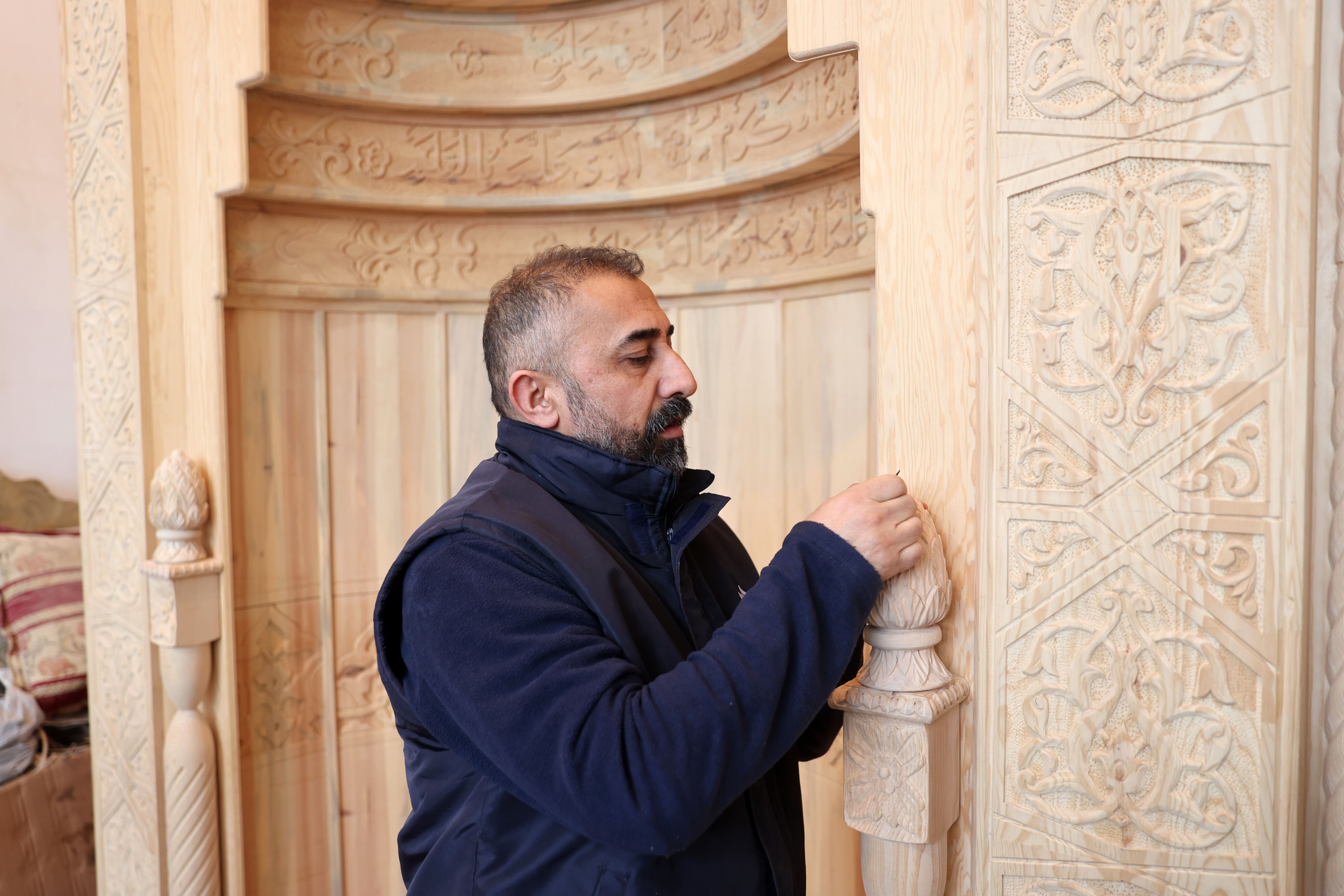 Sivaslı ahşap ustası, Selçuklu motiflerini 8 ayda mihraba işledi