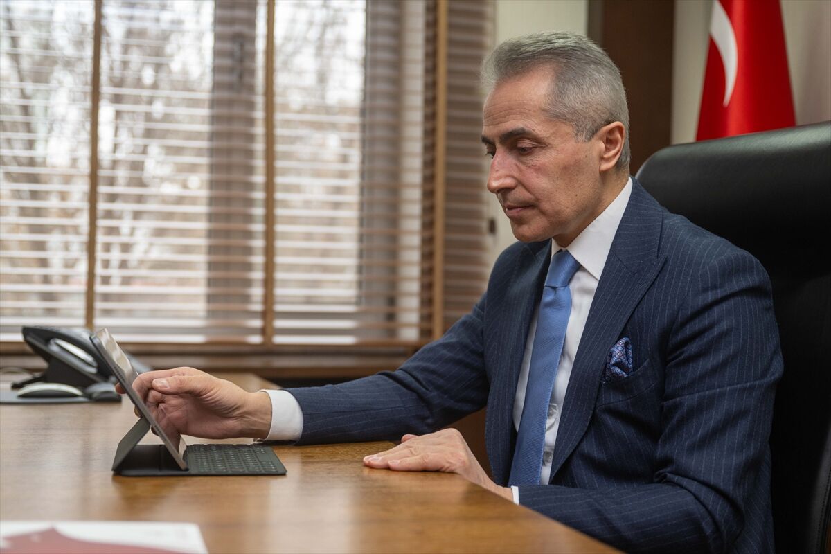 Göç İdaresi Başkanı Kök, AA'nın 'Yılın Kareleri' oylamasına katıldı