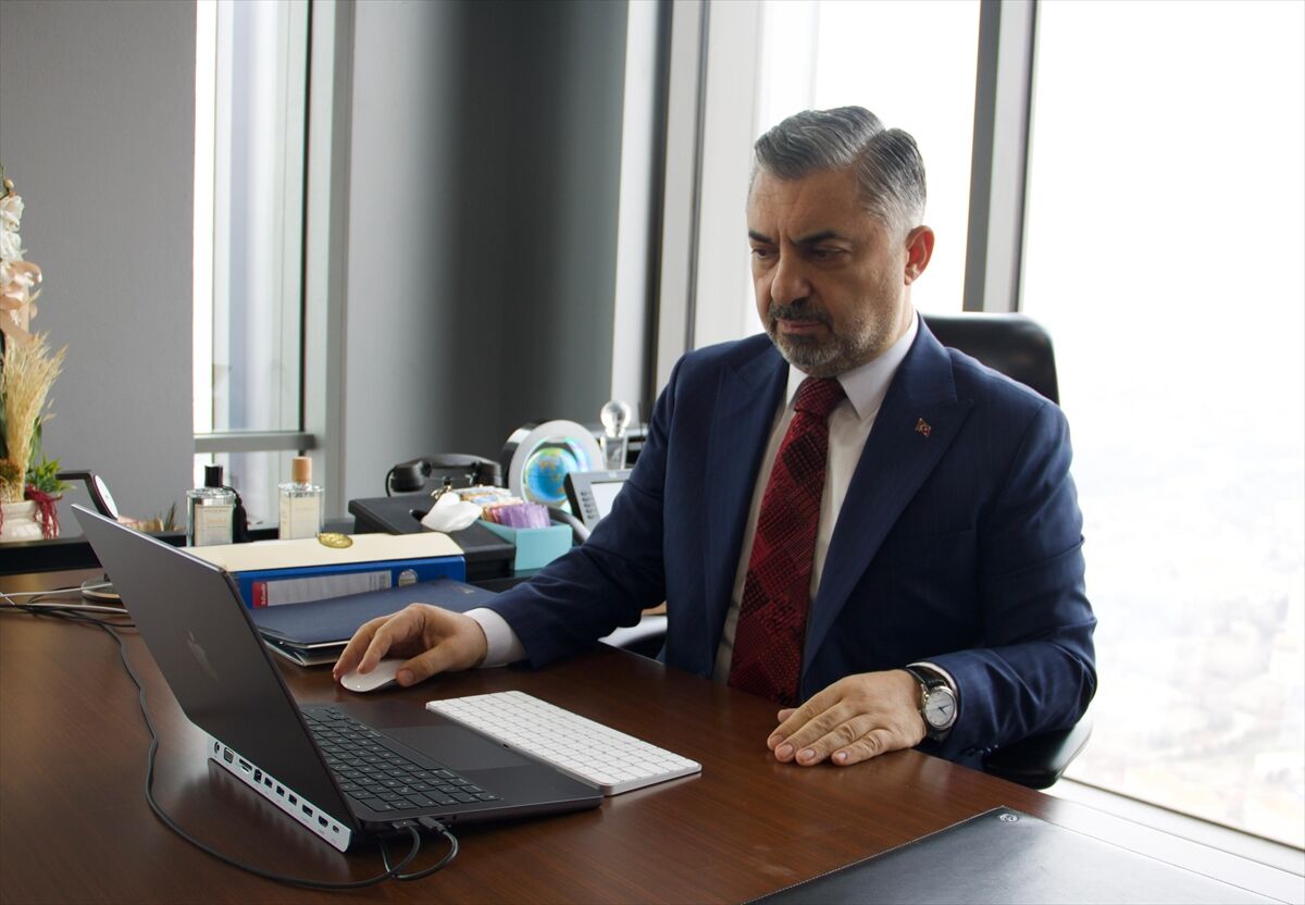 Türk Telekom CEO'su Şahin, AA'nın 'Yılın Kareleri' oylamasına katıldı:
