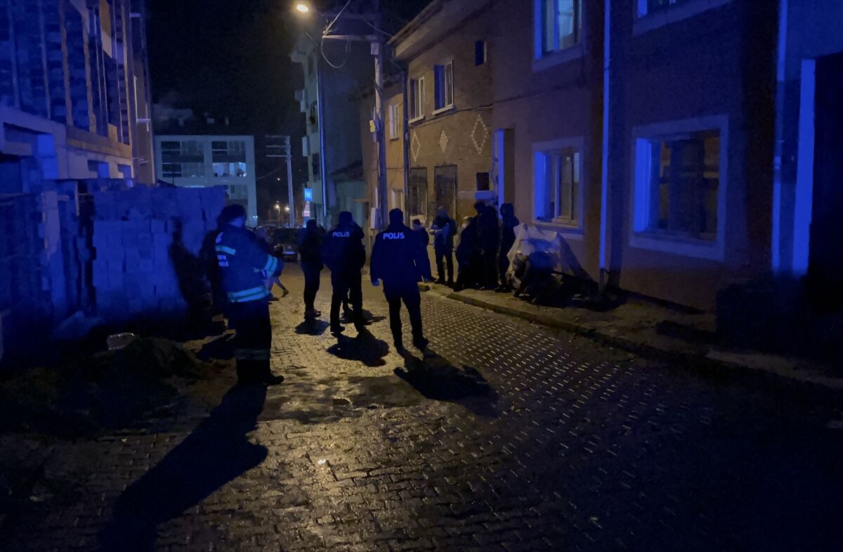 Eskişehir'de 3'üncü kattan düşen kişi ağır yaralandı