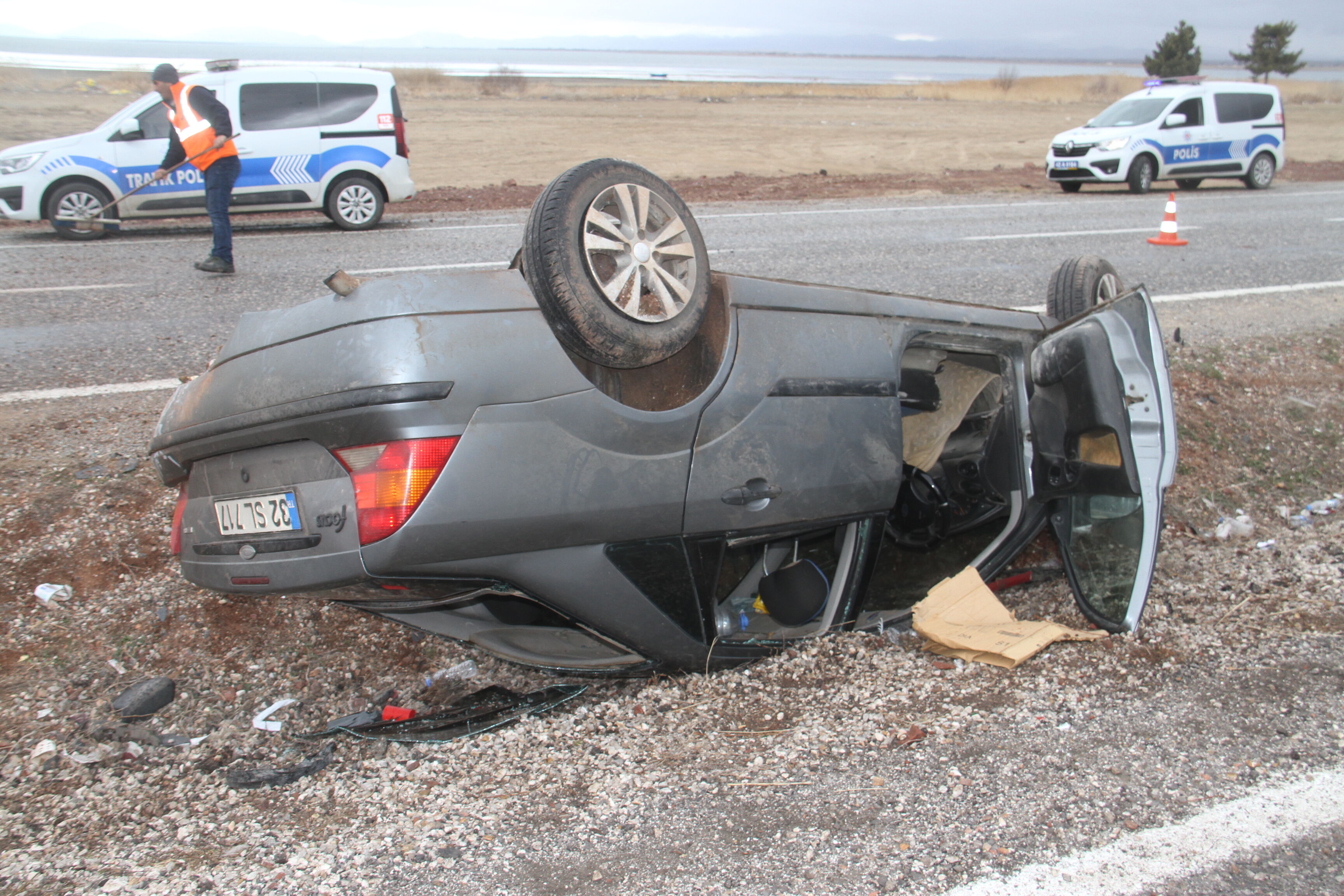 Konya'da devrilen otomobildeki 6 kişi yaralandı
