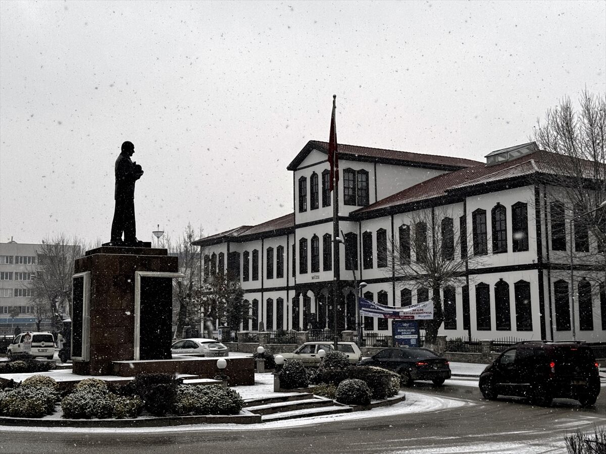 Çankırı'da kar yağışı etkili oluyor