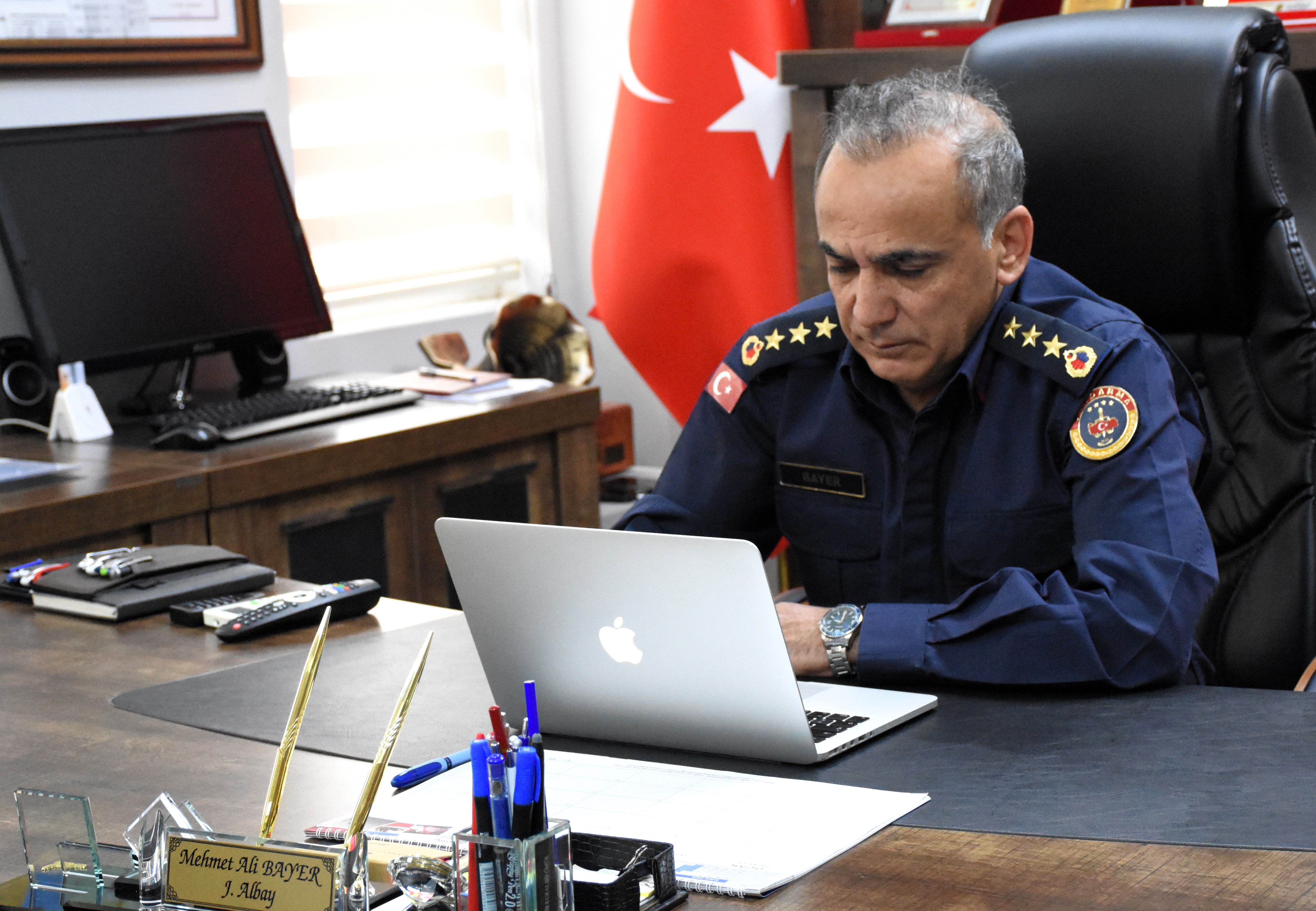 Aksaray İl Jandarma Komutanı Bayer, AA'nın 'Yılın Kareleri' oylamasına katıldı