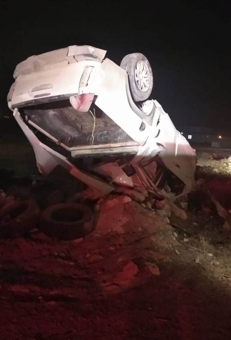 Aksaray'da devrilen otomobildeki 3 kişi yaralandı