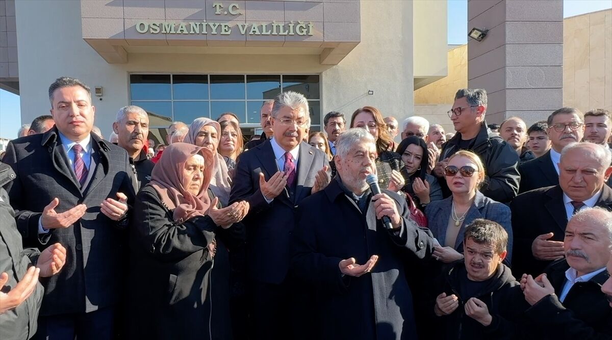 Eskişehir Valisi olarak atanan Erdinç Yılmaz, Osmaniye'den uğurlandı