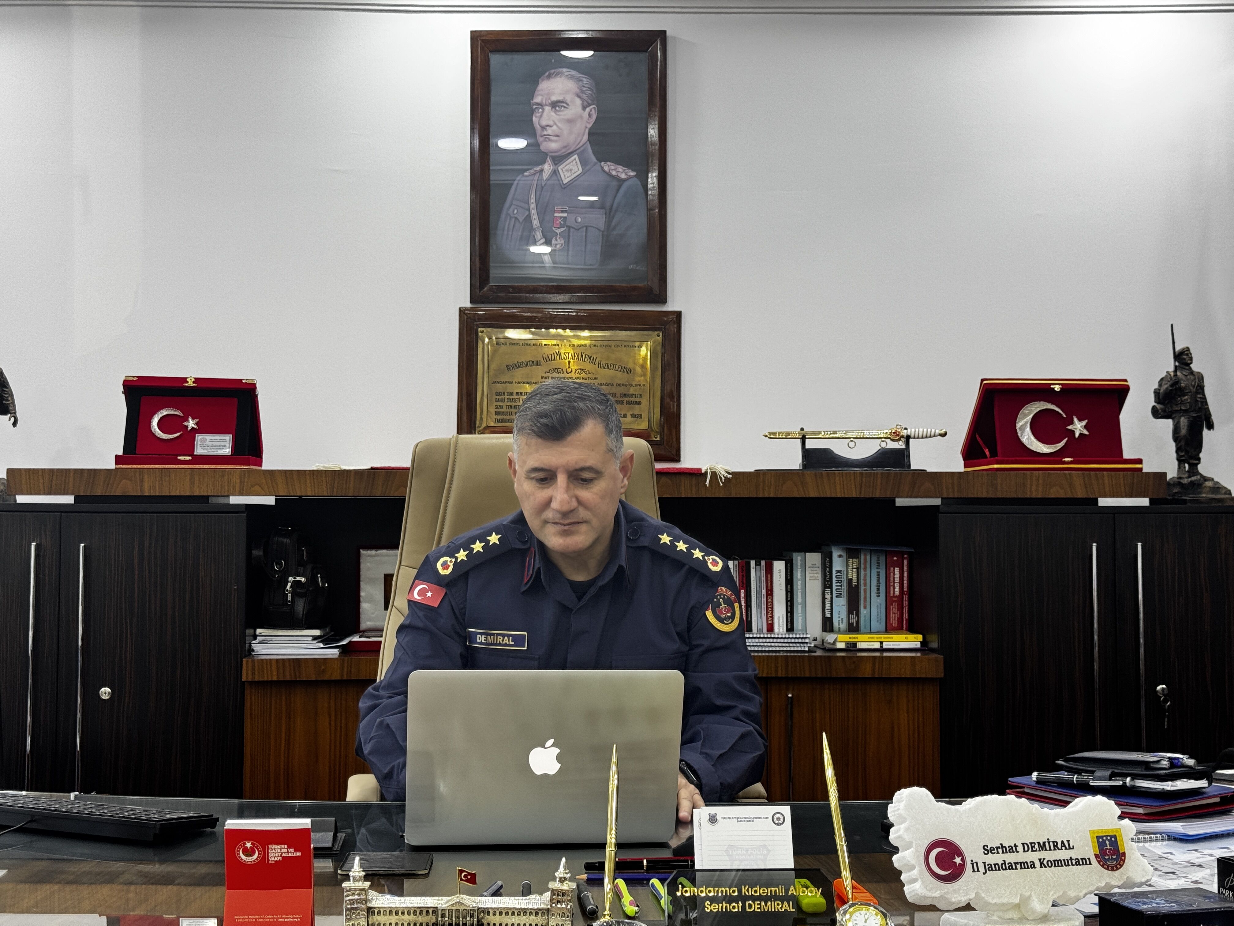 Çankırı İl Jandarma Komutanı Albay Demiral, AA'nın 'Yılın Kareleri' oylamasına katıldı