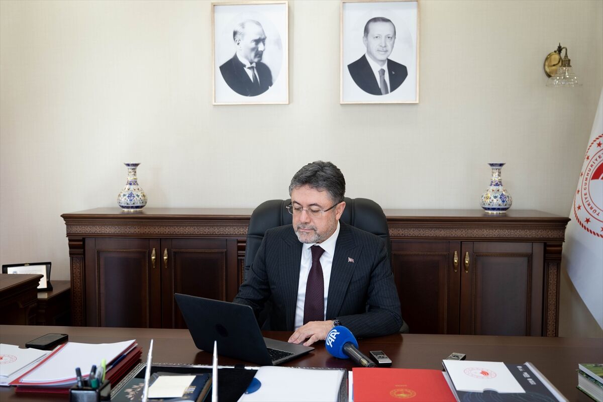 Bakan Yumaklı, AA'nın 'Yılın Kareleri' oylamasına katıldı