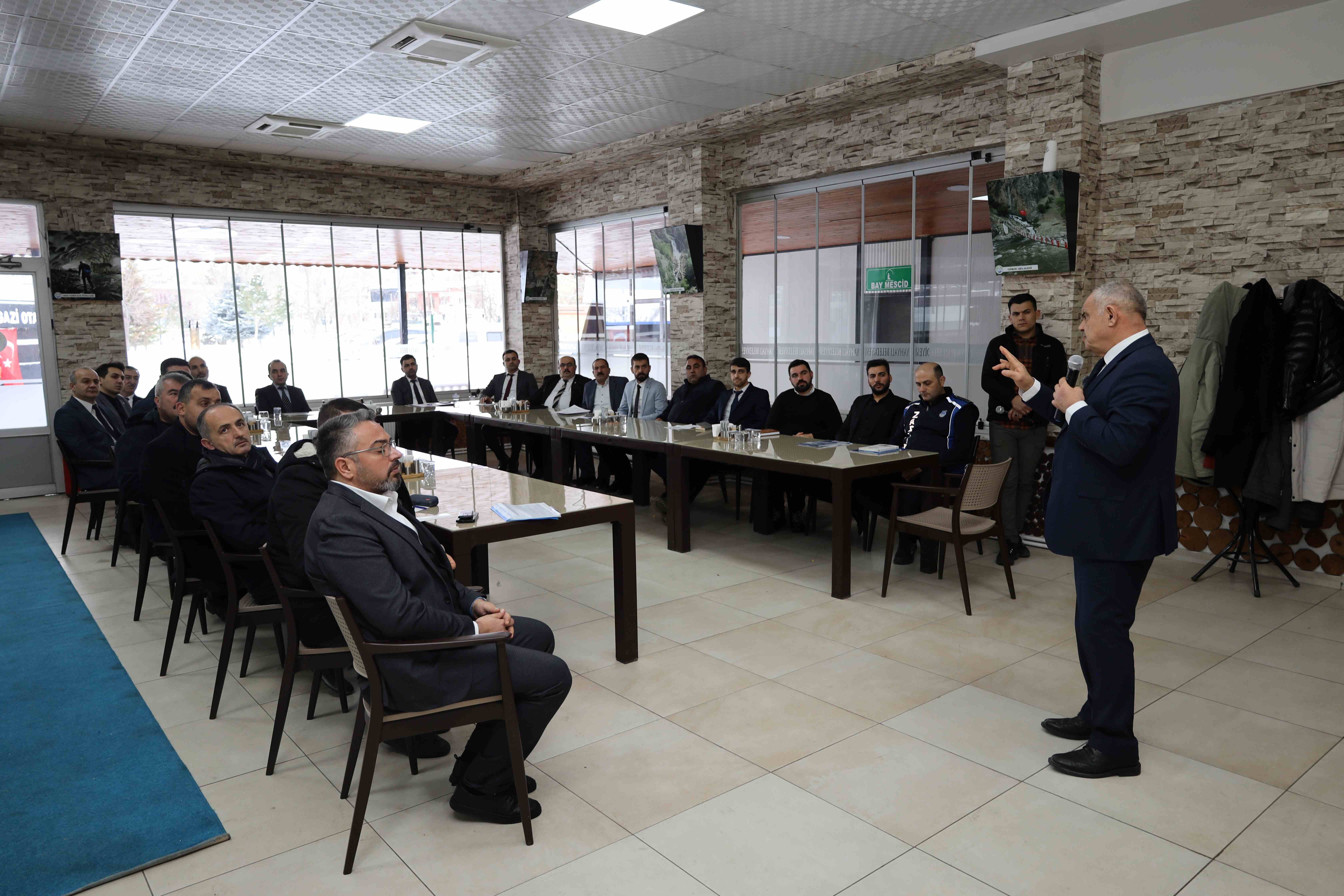 Yahyalı Belediye Başkanı Öztürk, 2025 yılı değerlendirme toplantısına katıldı