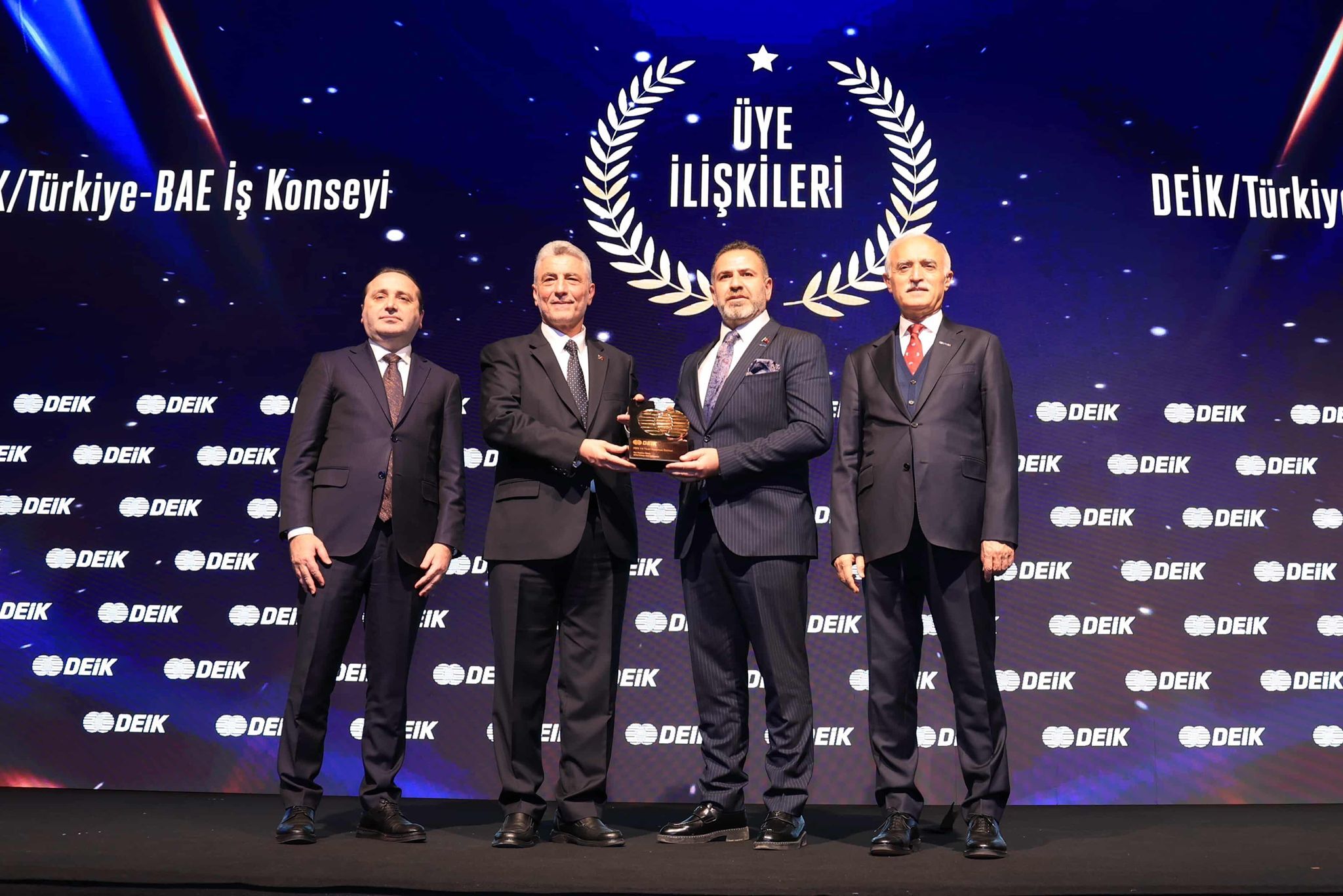 DEİK Türkiye-Mali İş Konseyi Başkanı Geyik'e üye ilişkileri kategorisinde ödül