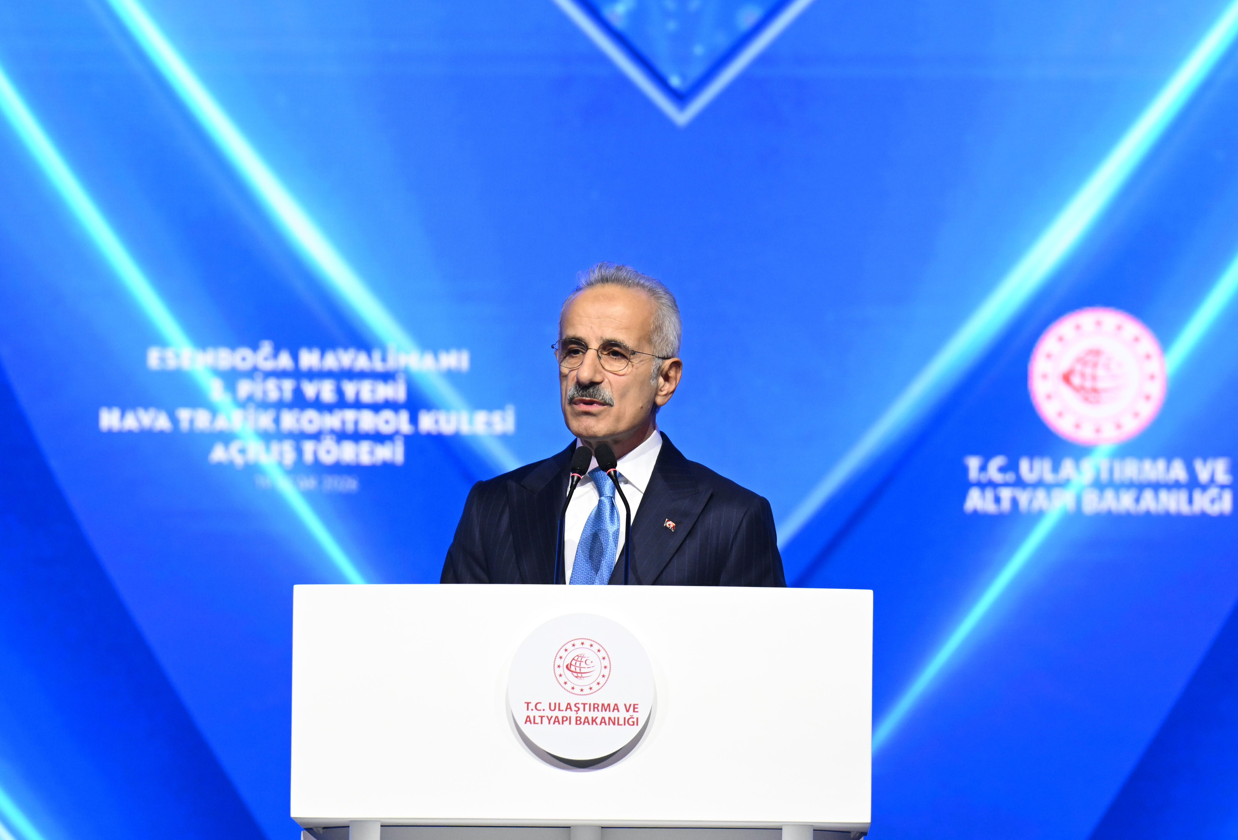 Bakan Uraloğlu, Esenboğa Havalimanı'nın 3'üncü pisti ve yeni kulesinin açılış töreninde konuştu: