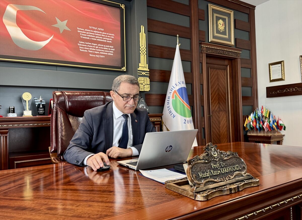 KAEÜ Rektörü Karahocagil, AA'nın 'Yılın Kareleri' oylamasına katıldı