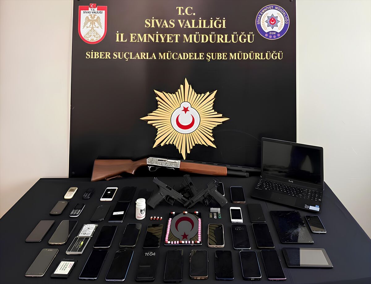 Sivas merkezli suç örgütüne yönelik operasyonlarda yakalanan 11 zanlı tutuklandı