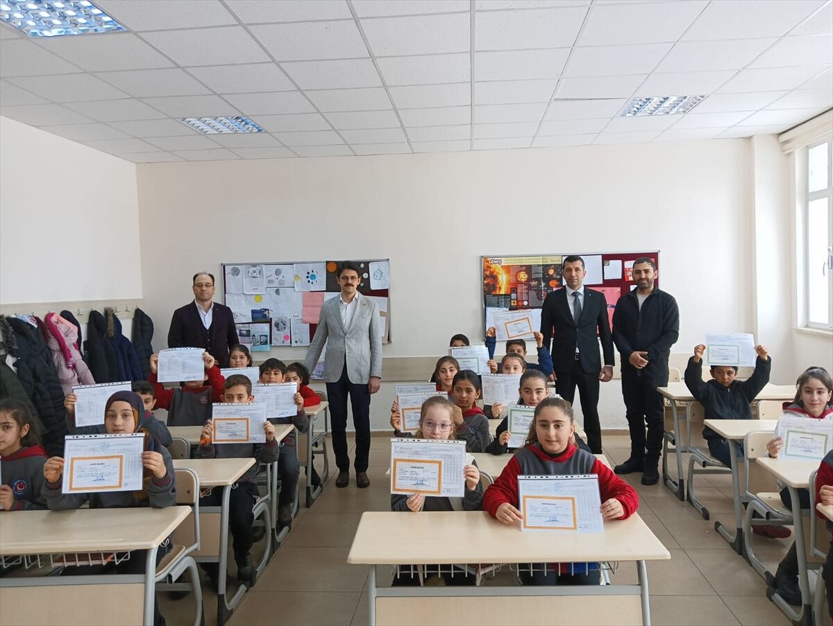 Ulaş'ta 882 öğrenci karne heyecanı yaşadı