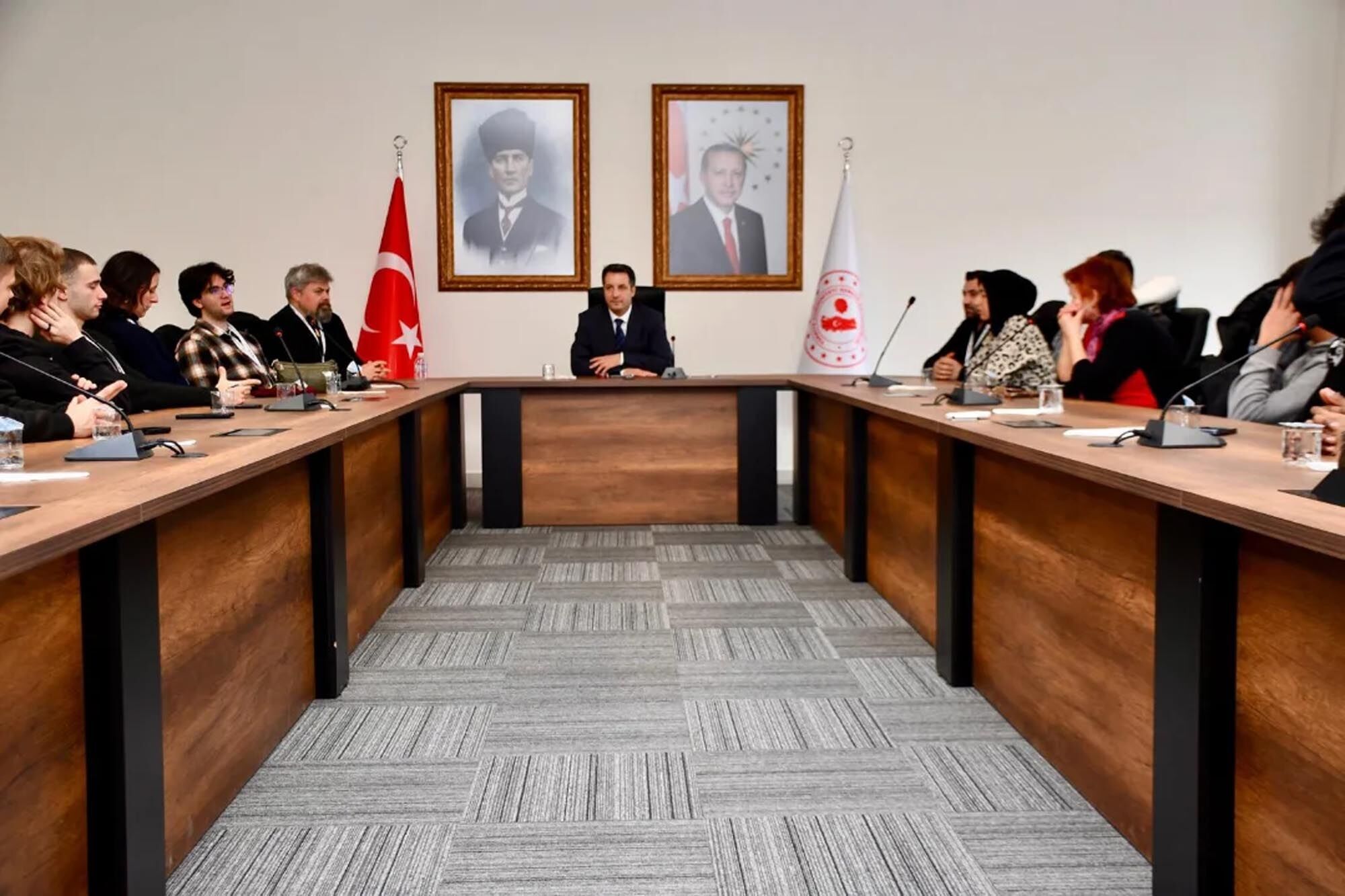 Avrupalı gençler Sorgun Kaymakam Canpolat'ı ziyaret etti