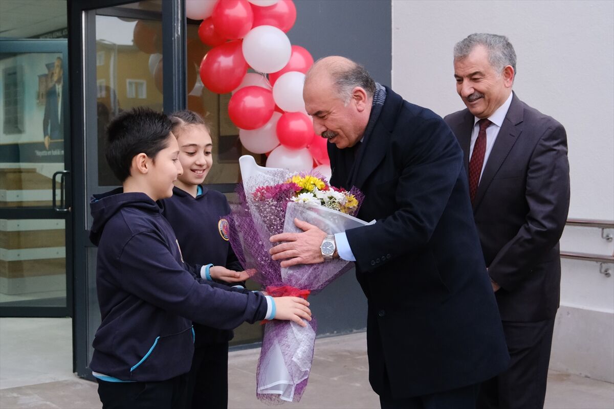 Samsun ve çevre illerde öğrenciler karnelerini aldı