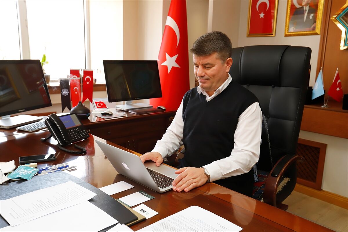 Aksaray Belediye Başkanı Dinçer, AA'nın 'Yılın Kareleri' oylamasına katıldı