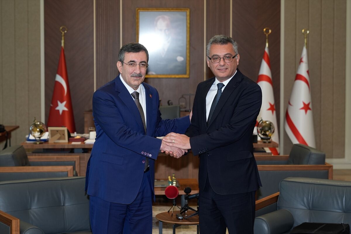 KKTC Cumhurbaşkanı Erhürman, Cumhurbaşkanı Yardımcısı Yılmaz'la bir araya geldi