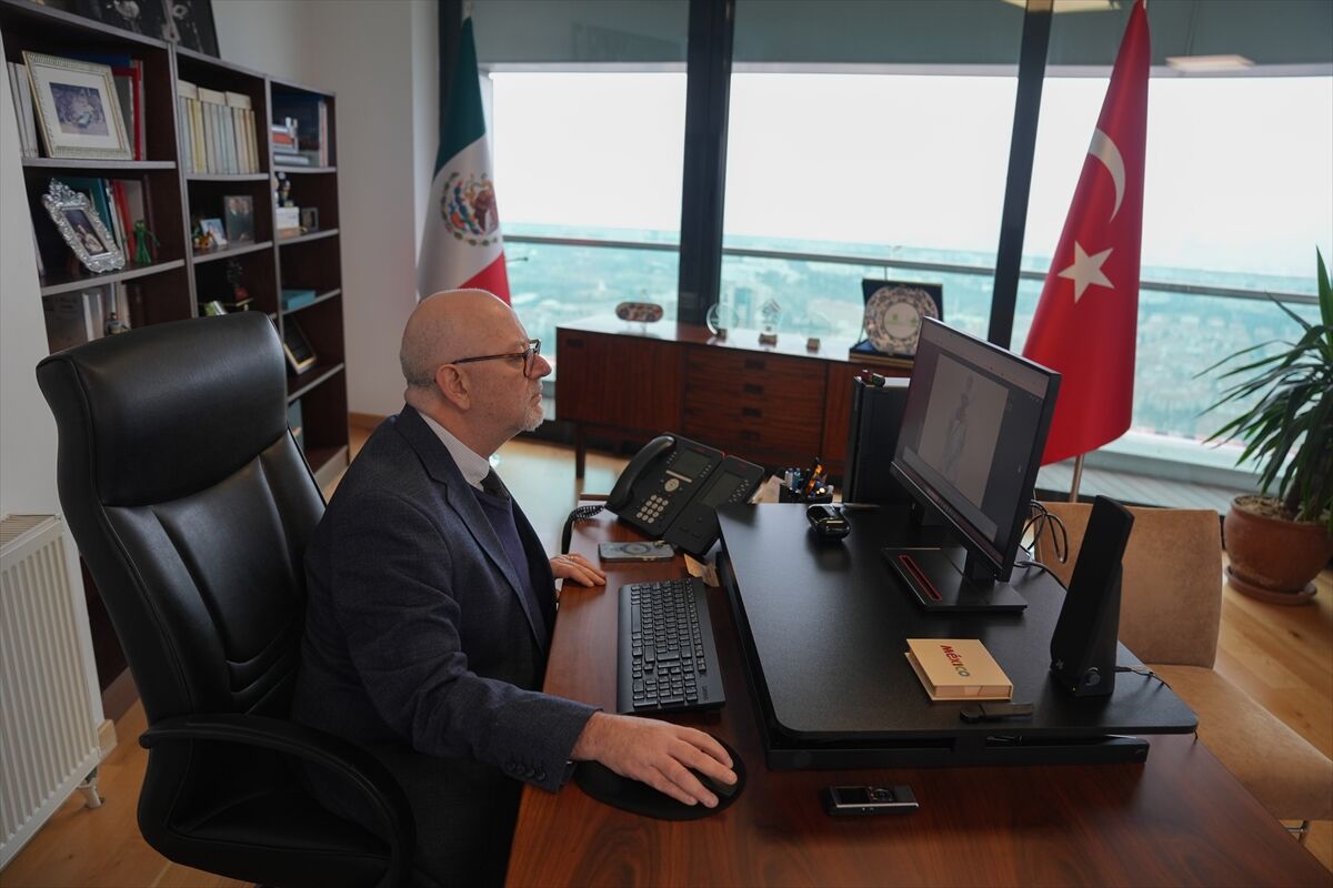 Meksika'nın Ankara Büyükelçisi Diaz de Leon, AA'nın 'Yılın Kareleri' oylamasına katıldı