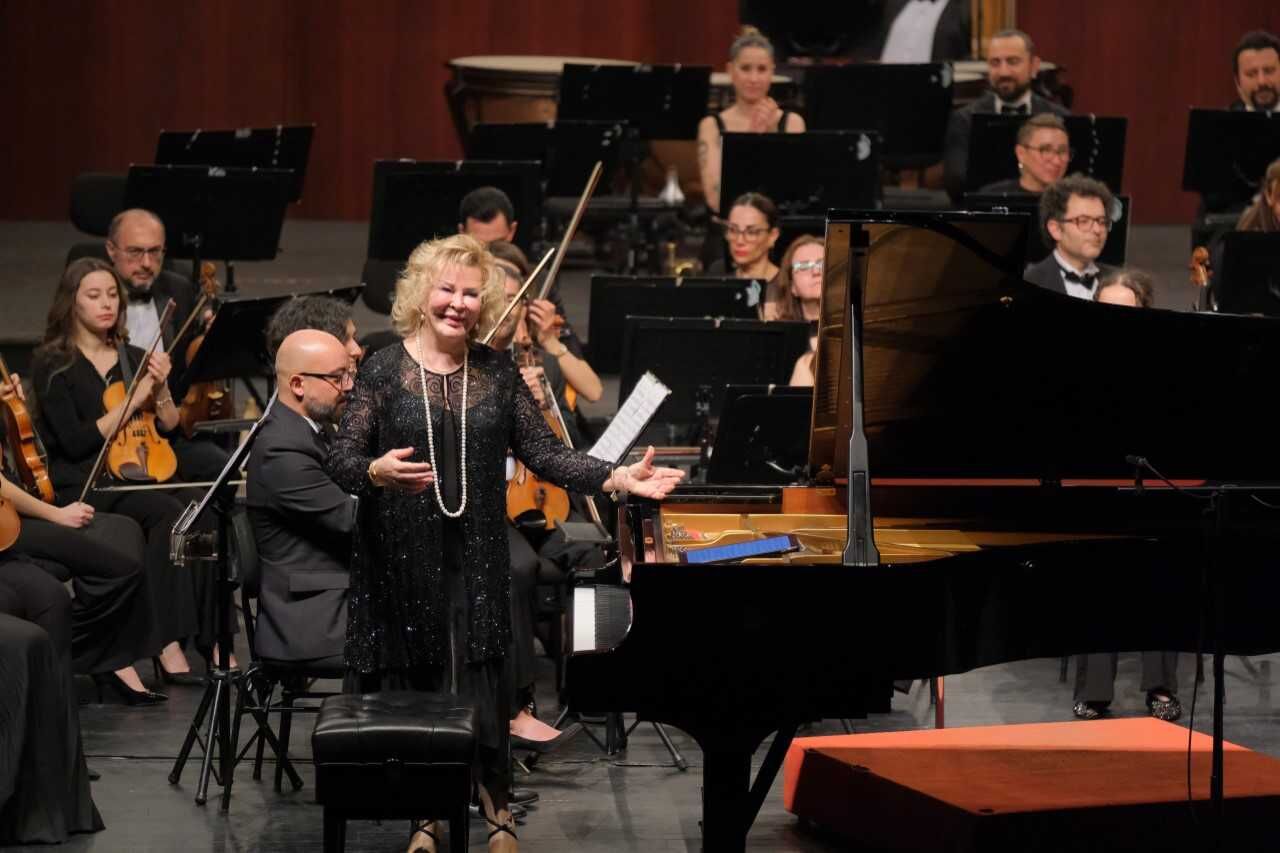 Piyanist Gülsin Onay Eskişehir'de konser verdi