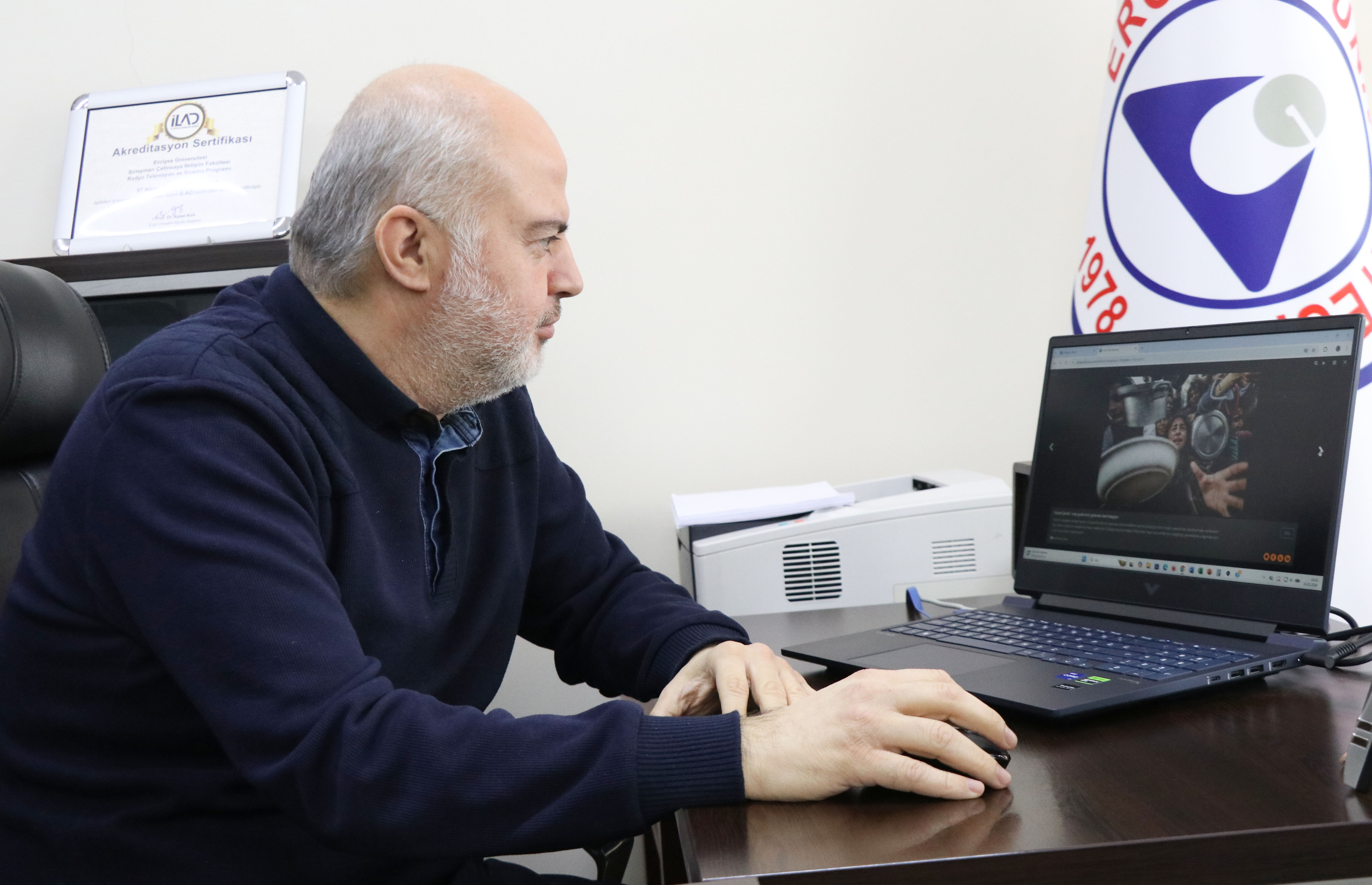 Erciyes Üniversitesi İletişim Fakültesi akademisyenleri AA'nın 'Yılın Kareleri' oylamasına katıldı