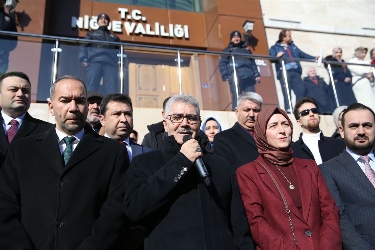Bingöl Valisi olarak atanan Çelik, Niğde'den uğurlandı