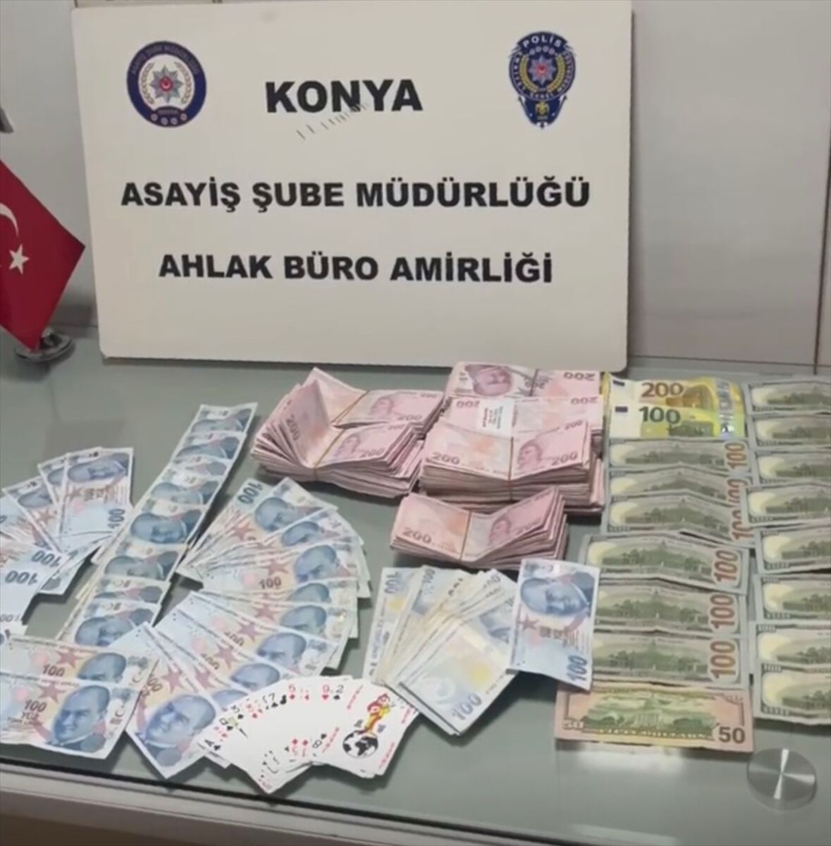 Konya'da kumar oynayan 19 kişiye 220 bin 476 lira para cezası