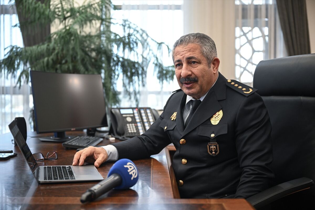 Ankara İl Emniyet Müdürü Dinç, AA'nın 'Yılın Kareleri' oylamasına katıldı
