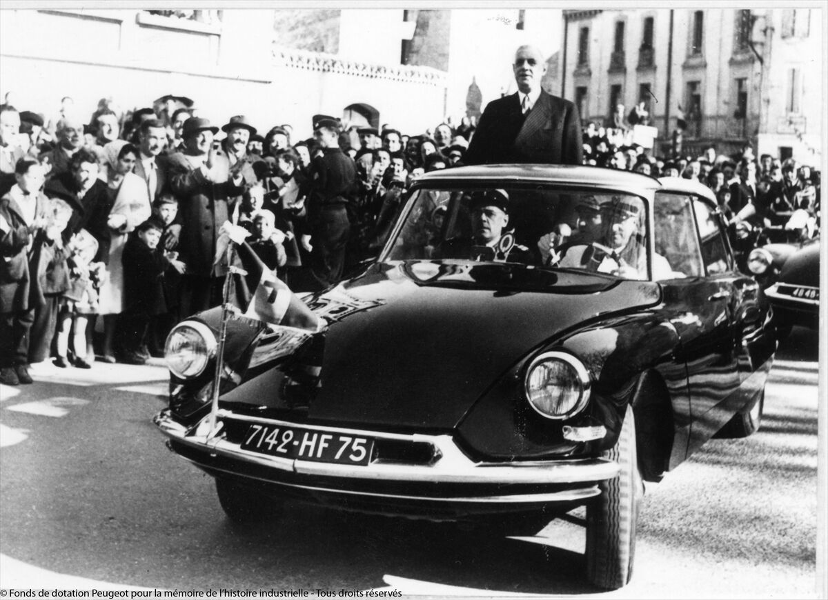 DS Automobiles 4 özel başkanlık otomobilini Retromobile Fuarı'nda sergileyecek