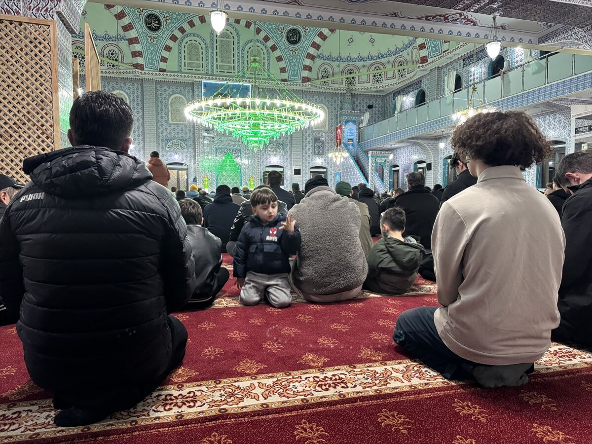 Konya ve çevre illerde Miraç Kandili dualarla idrak edildi