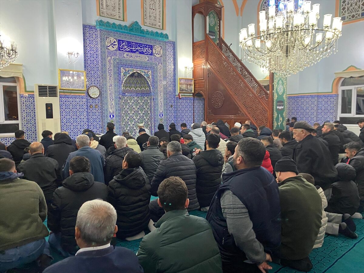 Bursa ve çevre illerde Miraç Kandili idrak edildi