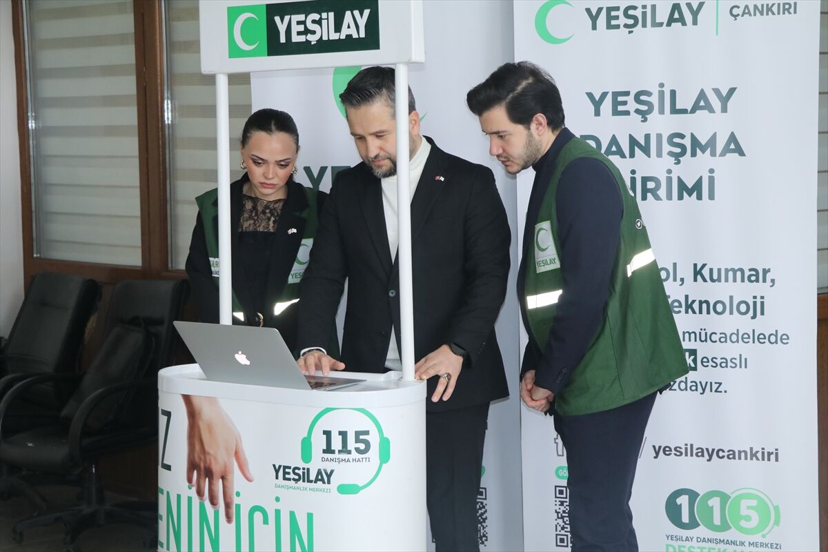 Yeşilay Çankırı Şube Başkanı Özcan, AA'nın 'Yılın Kareleri' oylamasına katıldı