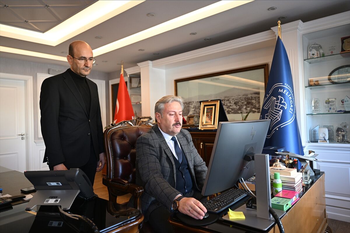 Melikgazi Belediye Başkanı Palancıoğlu, AA'nın 'Yılın Kareleri' oylamasına katıldı