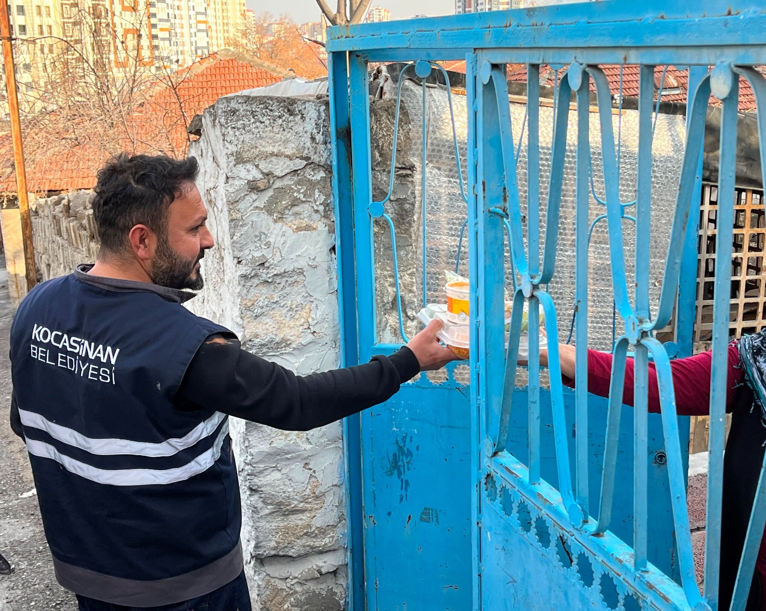 Kocasinan'da 'Gönül Kazan Projesi' ile 229 vatandaşın evine sıcak yemek ulaştırılıyor