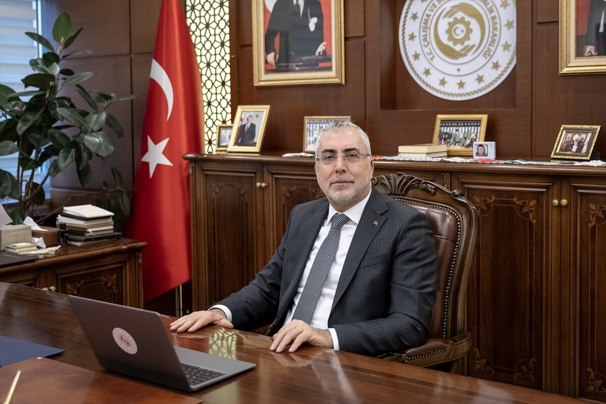 Çalışma ve Sosyal Güvenlik Bakanı Işıkhan, AA'nın 'Yılın Kareleri' oylamasına katıldı: