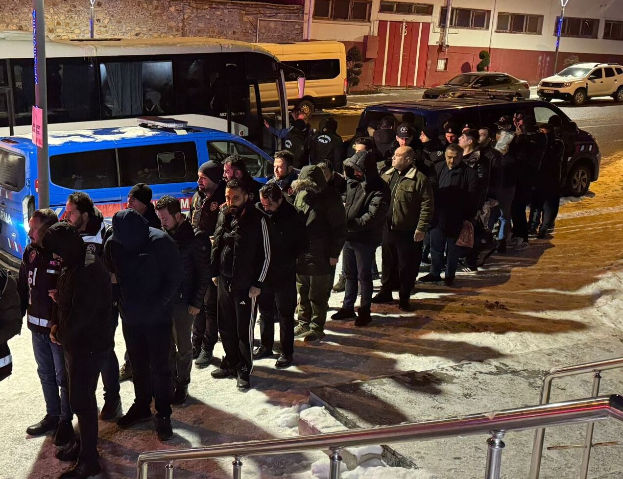 Nevşehir merkezli tefecilik operasyonunda yakalanan 68 şüpheliden 34'ü adliyede