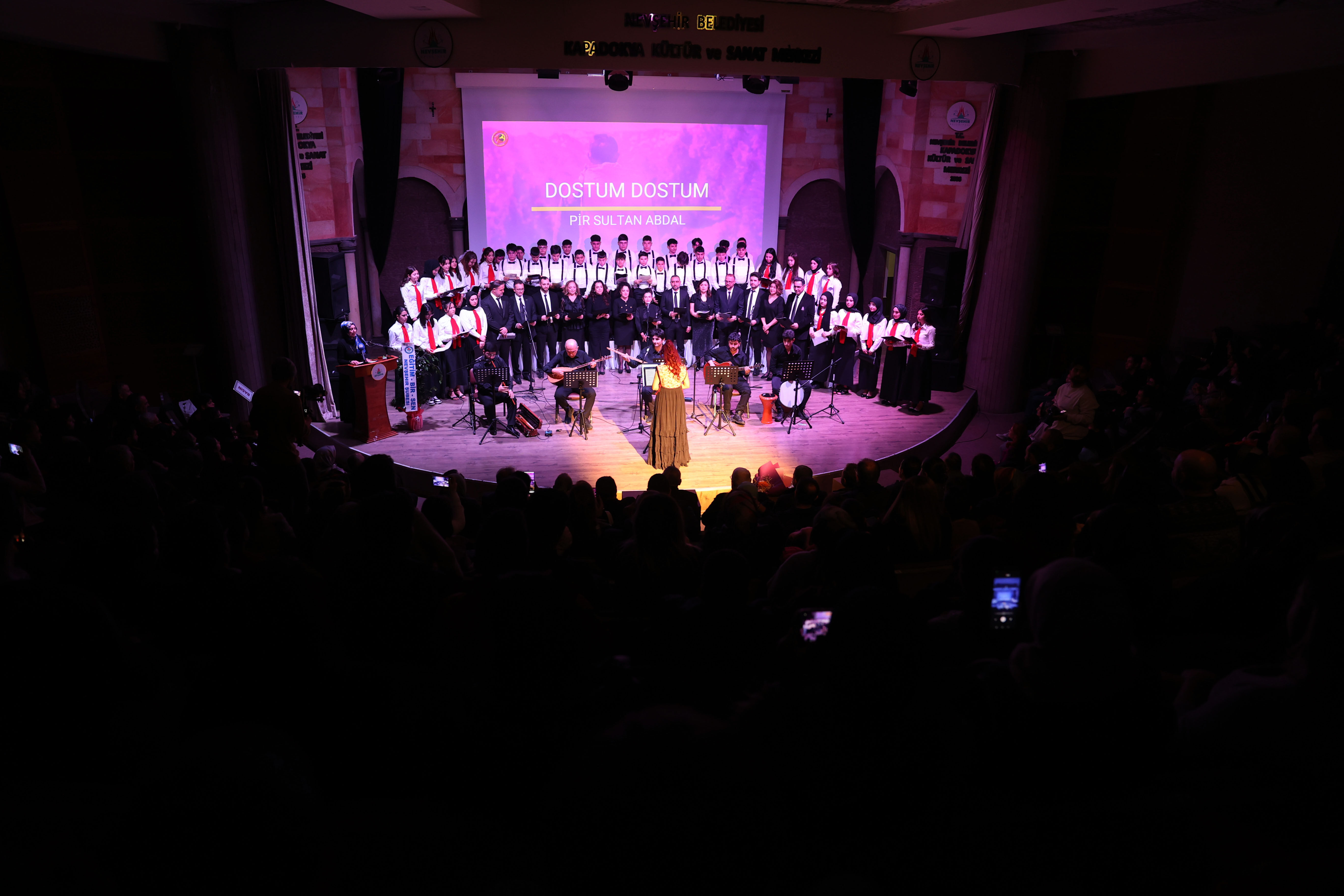 Nevşehir'de meslek lisesi öğrencileri Anadolu türkülerini seslendirdi