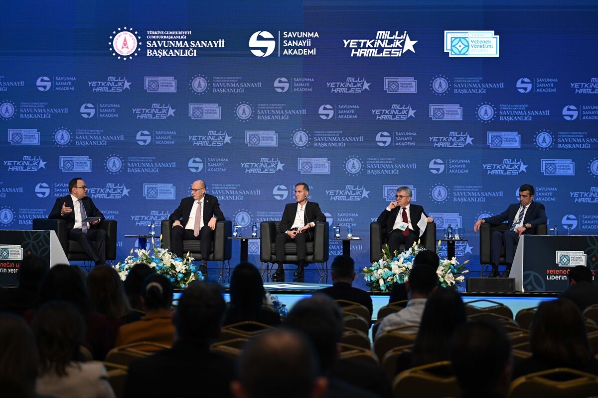 Savunma Sanayii Yetenek Yönetimi Zirvesi'nde iş ortamında liderlik ve kültürün dönüşümü konuşuldu