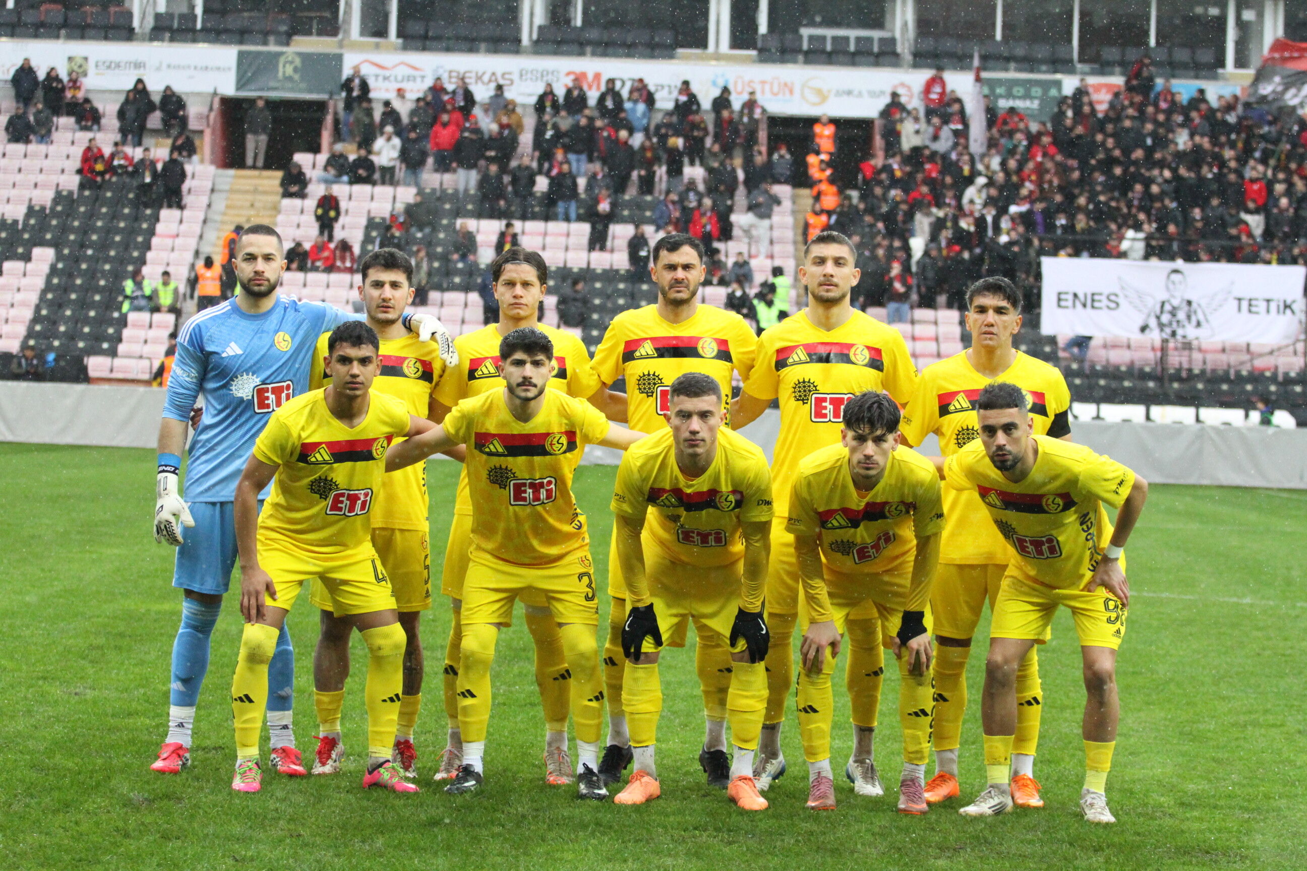 Eskişehirspor taraftarını tribüne bekliyor!