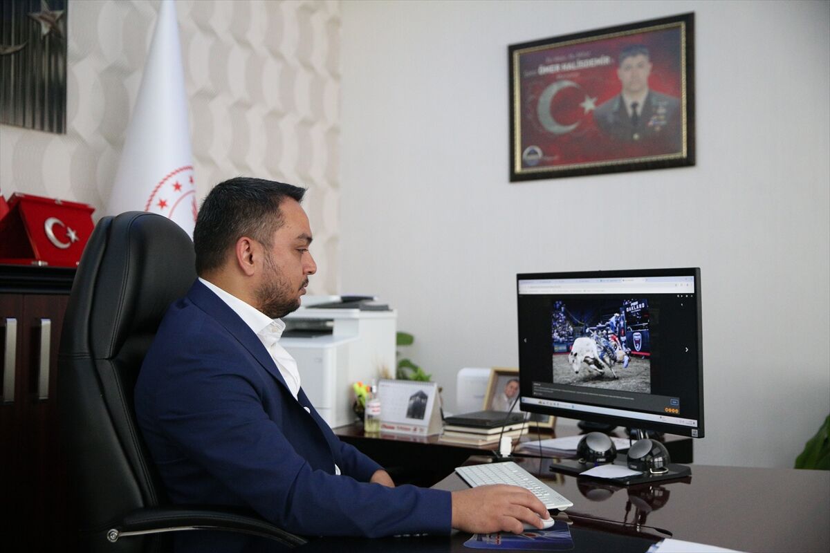Niğde İl Sağlık Müdürü İnan, AA'nın 'Yılın Kareleri' oylamasına katıldı