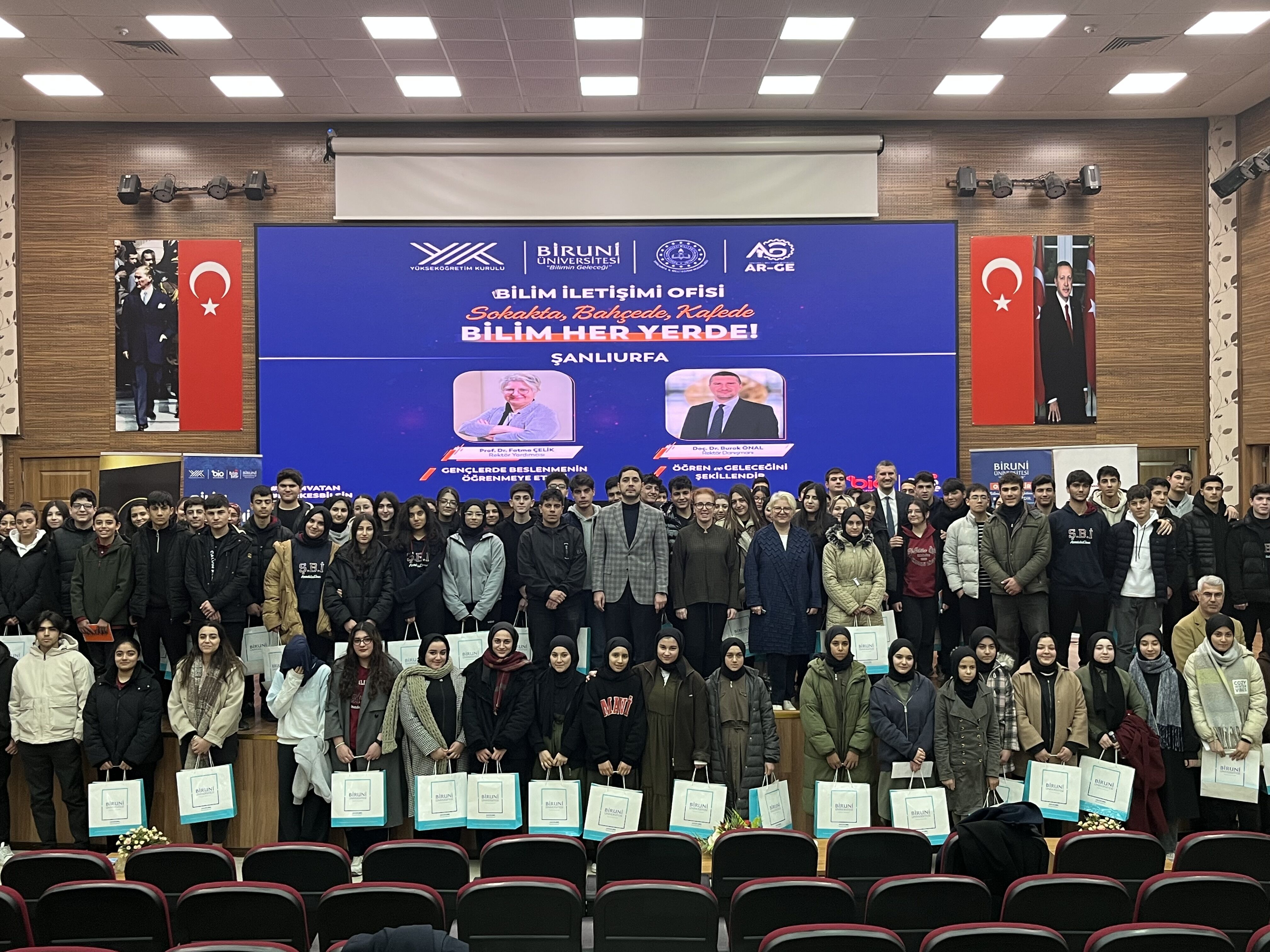 Biruni Üniversitesi YÖK'ün 'Bilim Kafe' etkinlikleriyle 6 ilde gençlerle buluştu