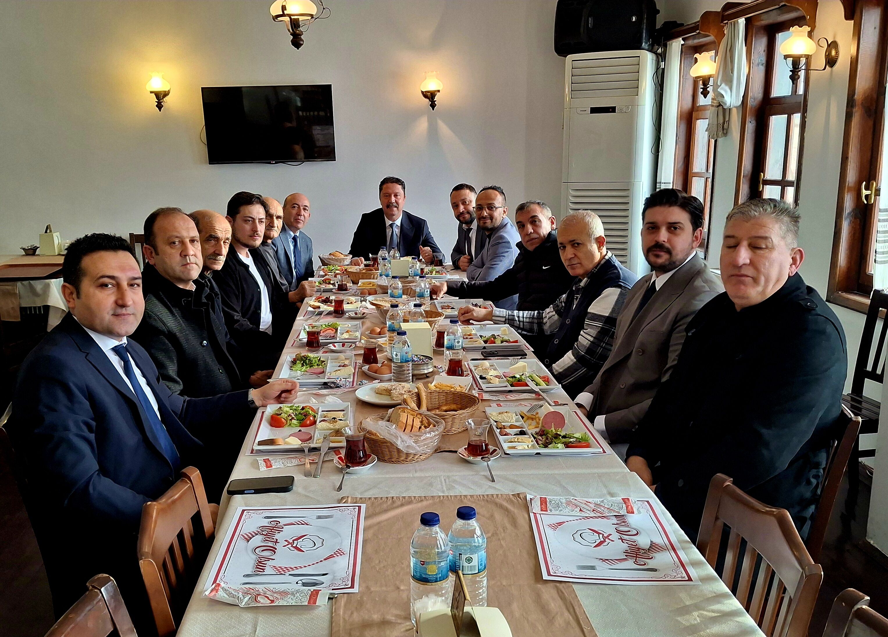 Beypazarı Belediye Başkanı Kasap, oda başkanı ve başkan adaylarıyla buluştu
