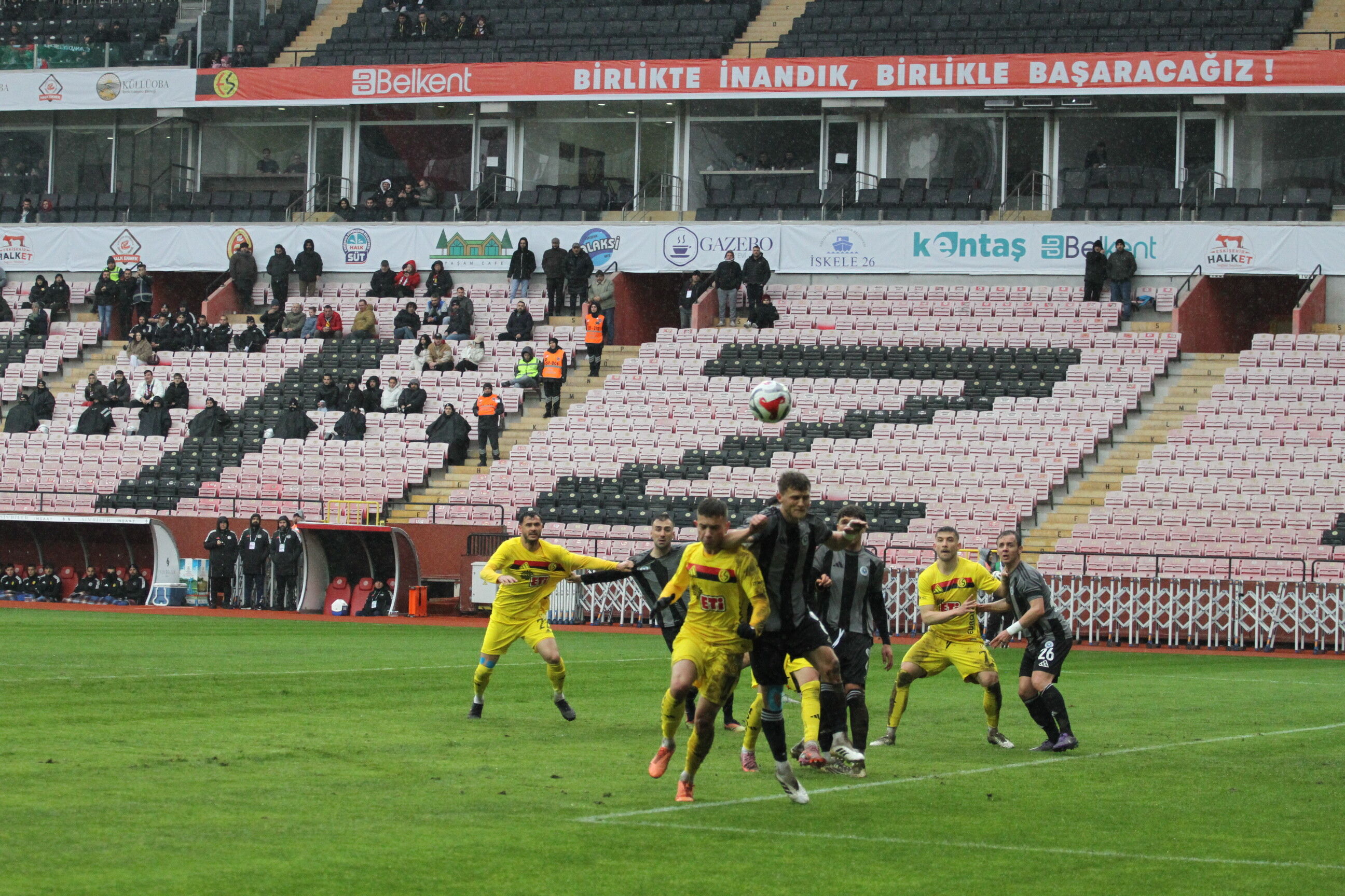 Eskişehirspor, kritik maç öncesi sahaya indi