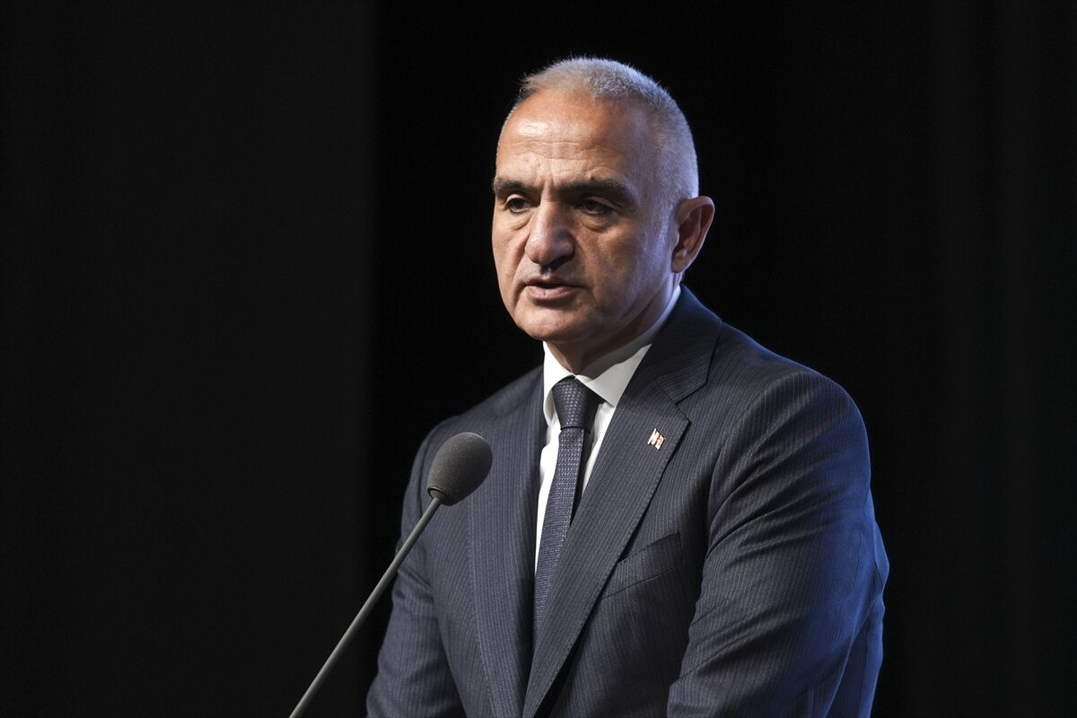 Bakanlar Memişoğlu ve Ersoy, Tıp ve Kültür-Sanat Sempozyumu'nda konuştu: